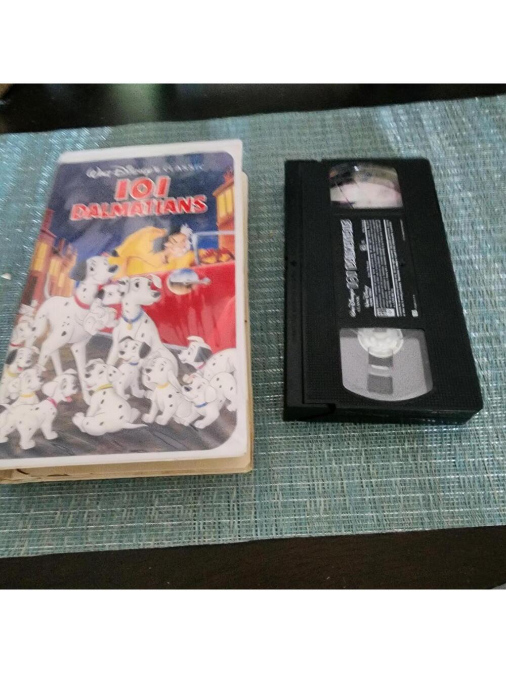 Disney 101 Dalmatians VHS Walt Disney Classics Black Diamond Clamshell Movie